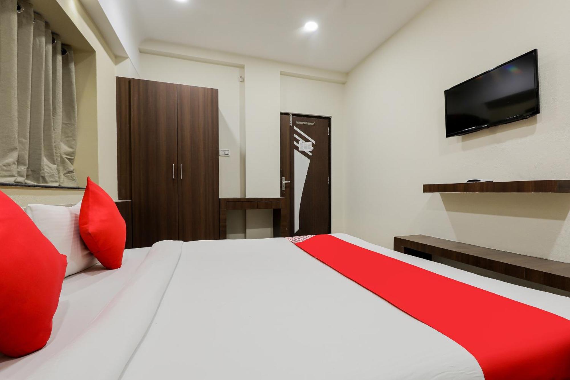Oyo Hotel Relax インドール エクステリア 写真