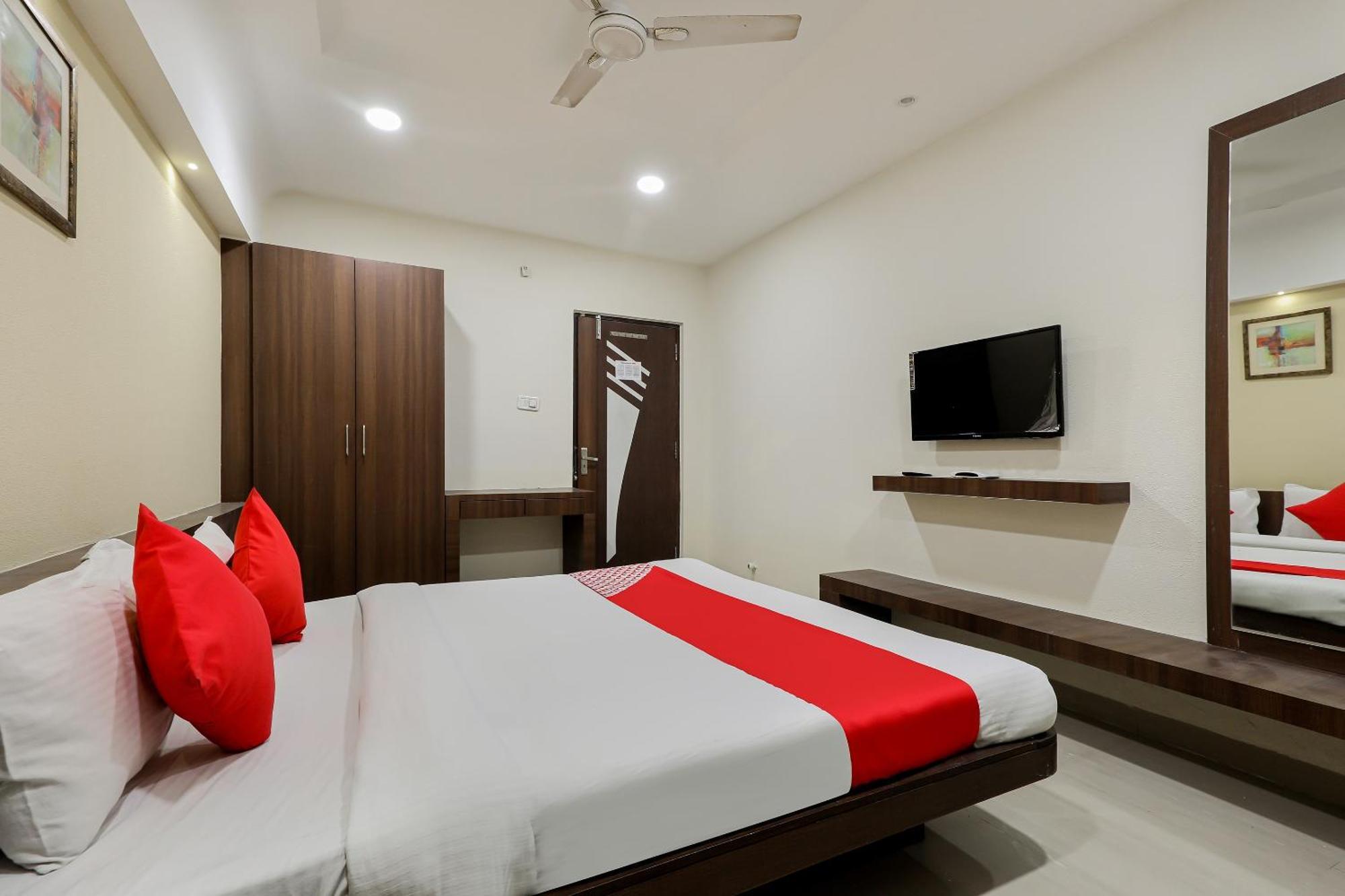 Oyo Hotel Relax インドール エクステリア 写真